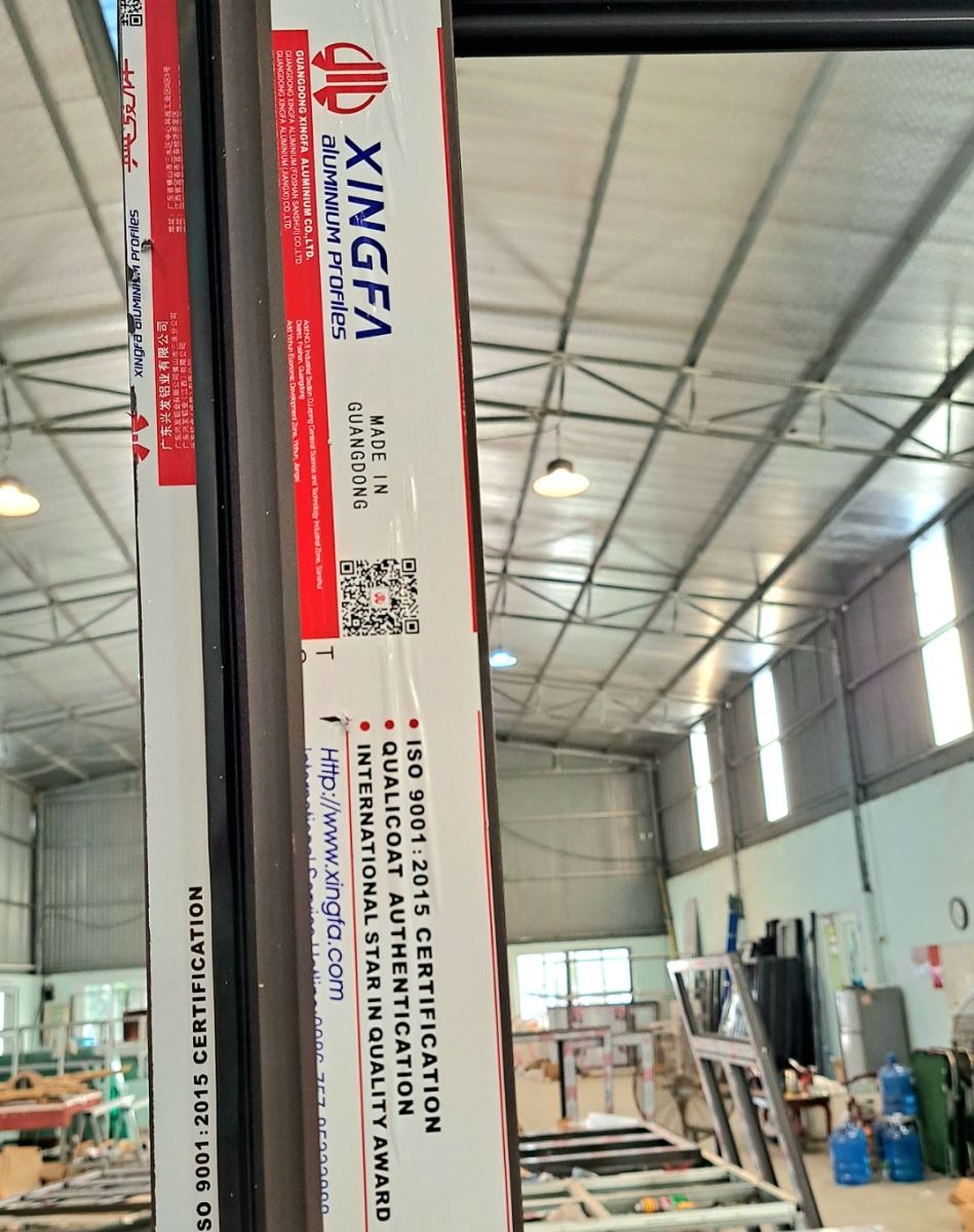 Cách Phân Biệt Nhận Biết Cửa Nhôm Xingfa Nhập Khẩu Chính Hãng 100% Tem Đỏ Quảng Đông & Cửa Nhôm Xingfa Giả Kém Chất Lượng