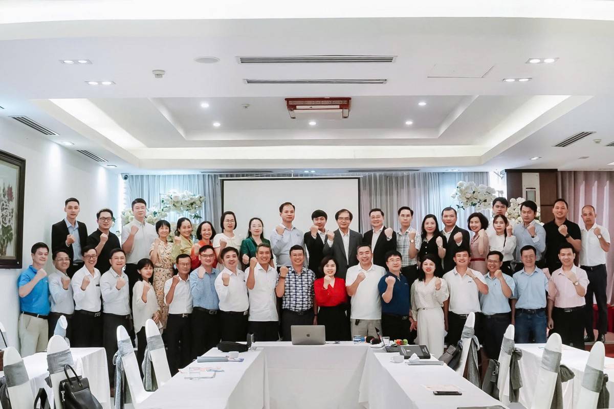 TS. Tô Hoài Nam - Phó Chủ tịch Thường trực kiêm Tổng Thư ký cùng hội viên VINASME trong hoạt động kết nối và đào tạo nâng cao năng lực cho doanh nghiệp. TS. Tô Hoài Nam - Phó Chủ tịch Thường trực kiêm Tổng Thư ký cùng hội viên VINASME trong hoạt động kết nối và đào tạo nâng cao năng lực cho doanh nghiệp.